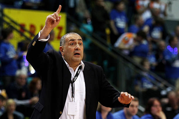 现出类似的 现出类似的